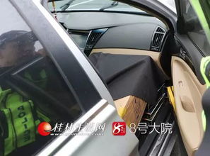 納尼 泉南高速永福段,一小車司機(jī)遇交警查車竟強(qiáng)行沖卡 之后棄車逃跑